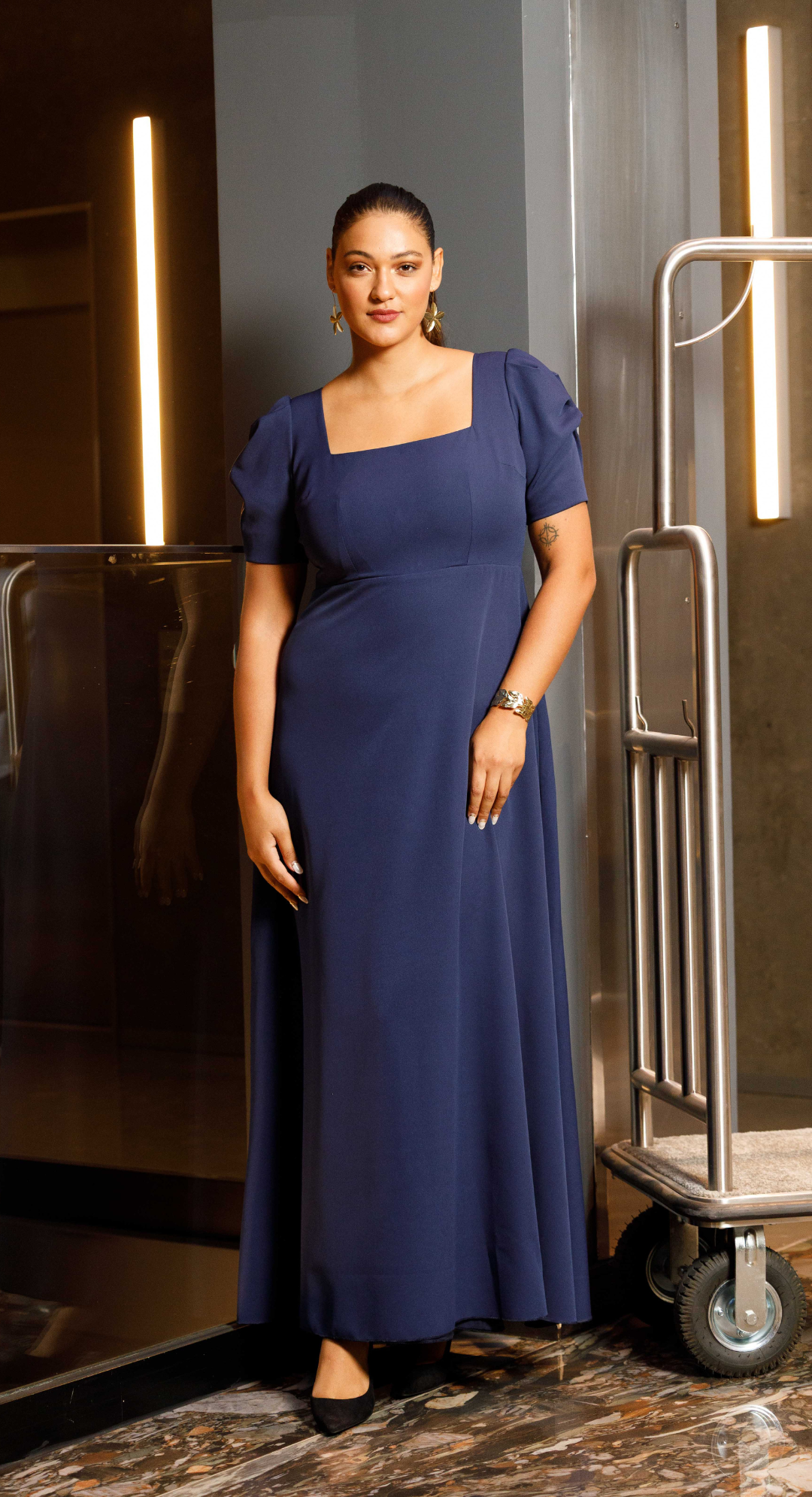 Emma Clara - Vestido Eduarda Escote Cuadrado Manga Espiral Azul Navy
