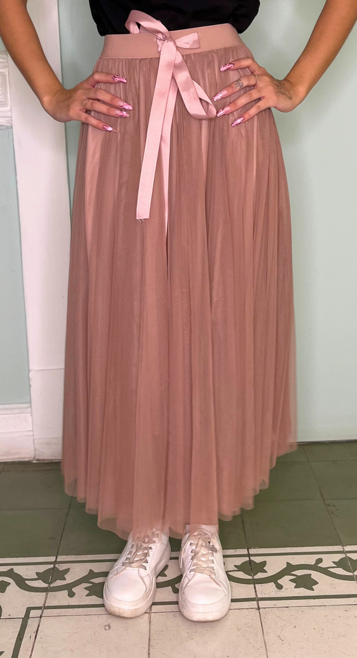 EMMA CLARA - FALDA MIDI TUL CON CINTURA ELÁSTICA Y LAZO ROSA