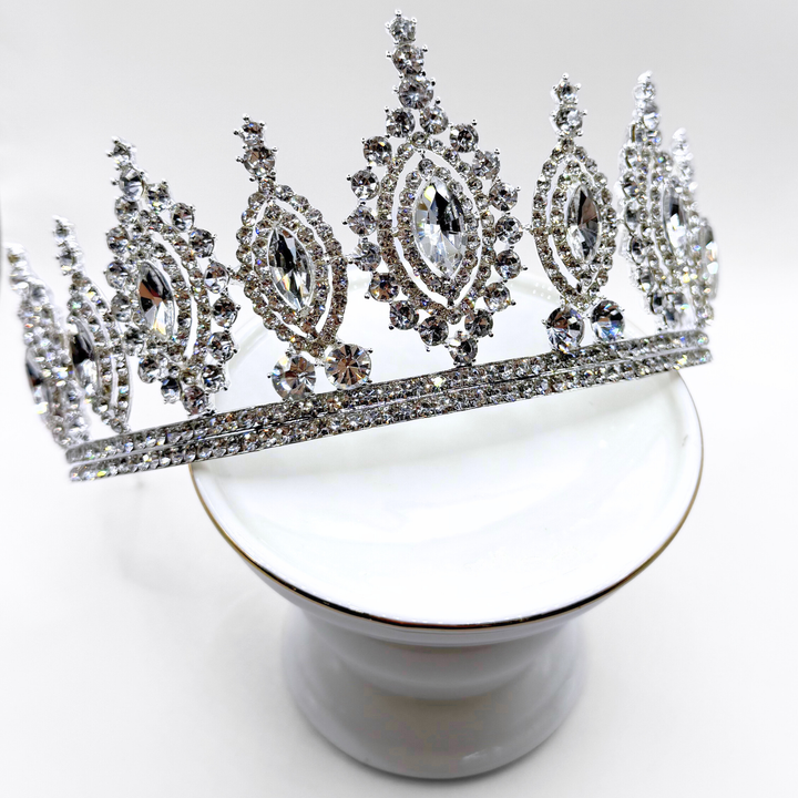 Emma Clara - Corona de Fiesta Diseño Cristales Plateado