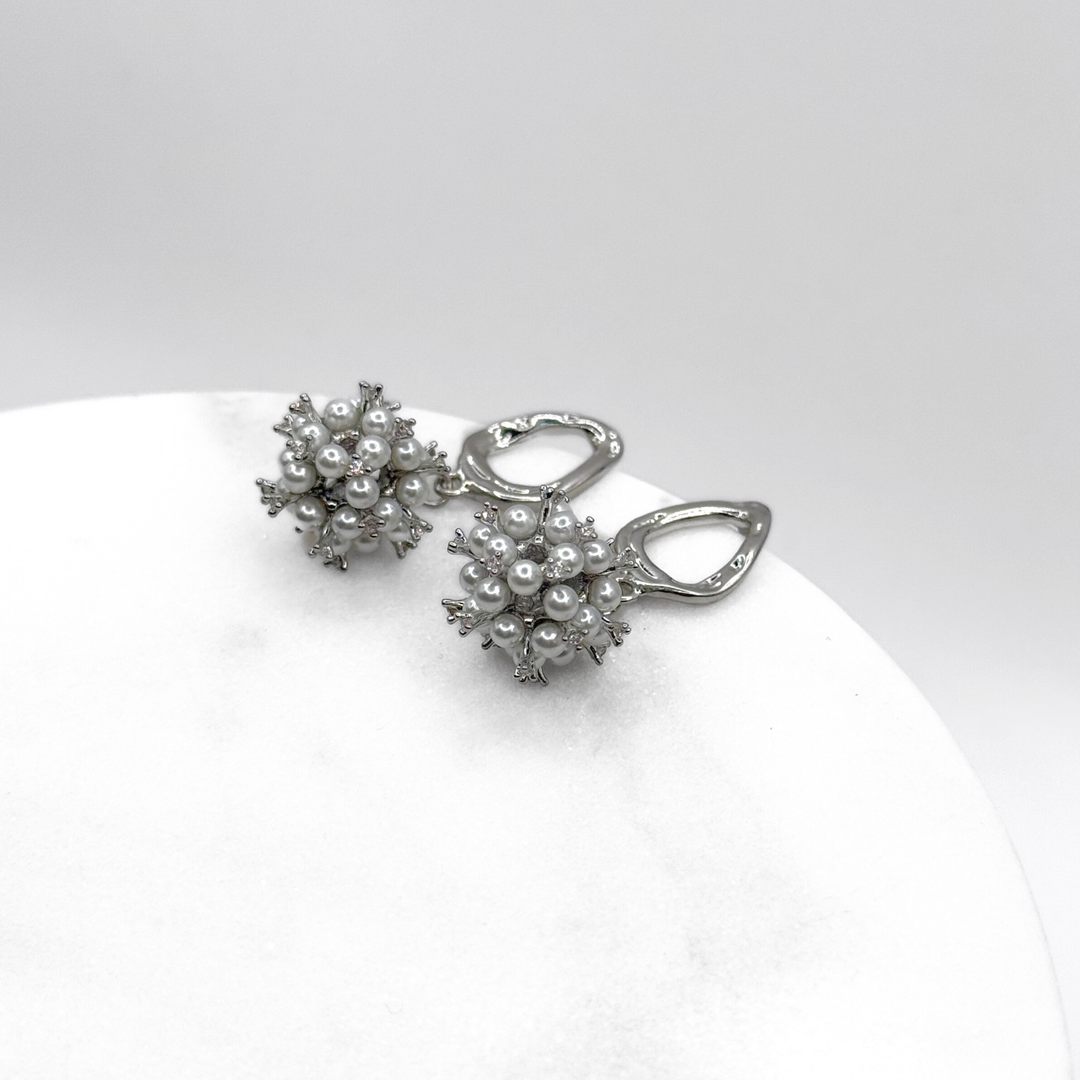 Emma Clara - Aros Colgantes Diseño Perlitas en Fantasía Plata