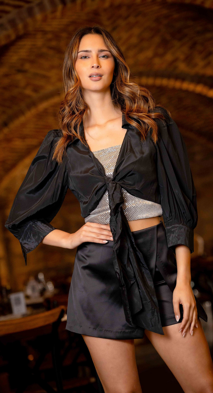 EMMA CLARA - BLUSA DE LAZOS EN TELA SATÍN ISIS NEGRO