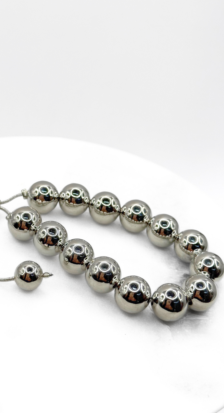 Emma Clara - Pulsera Ajustable Perlas en Fantasía Plateada