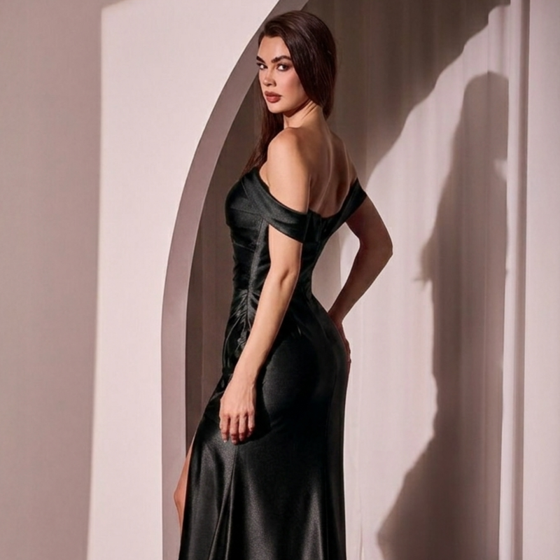Emma Clara - Vestido de Fiesta Ajustado con Abertura Nina Negro