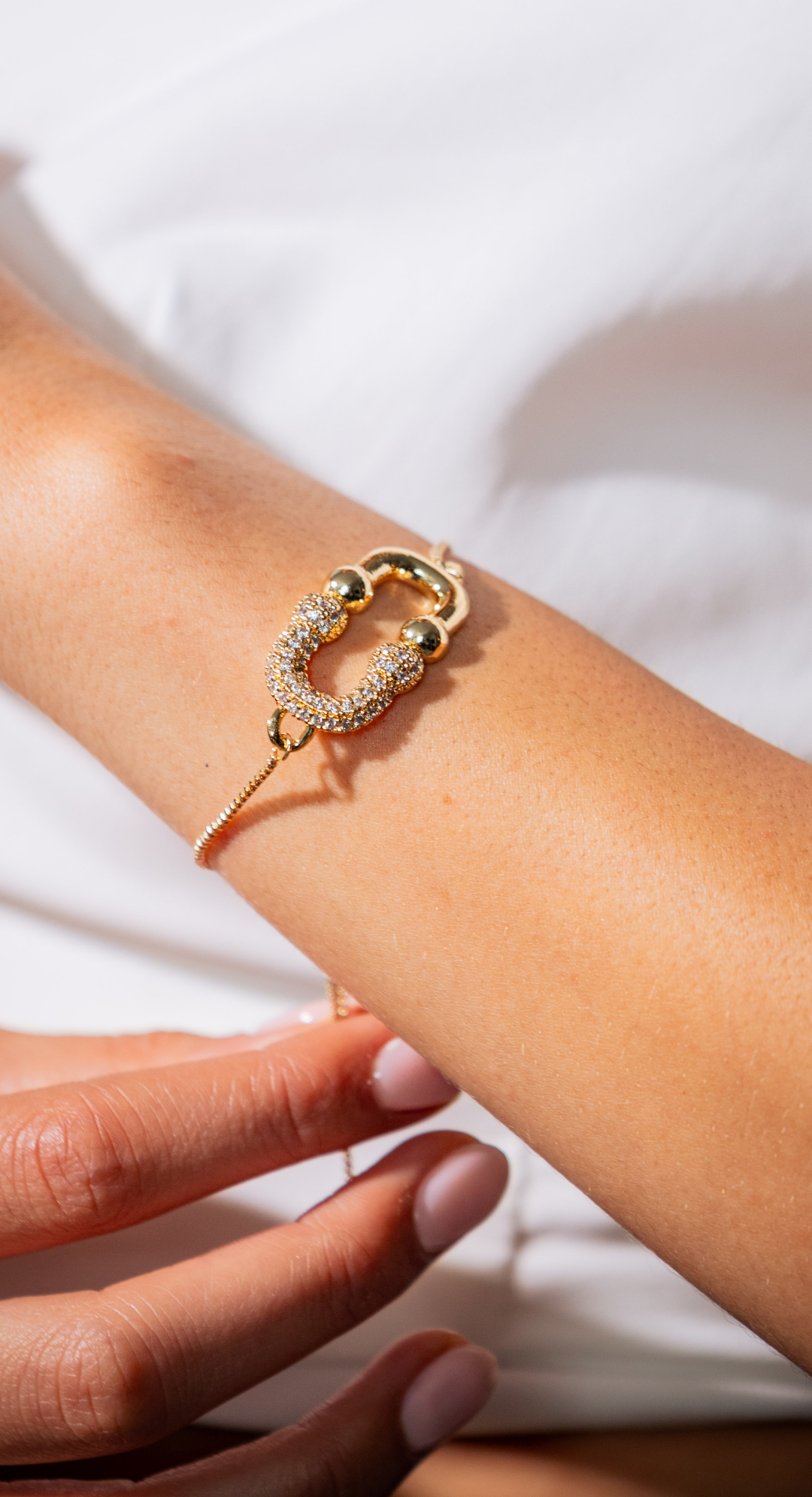 Emma Clara - Brazalete Ajustable en Fantasía Dorado