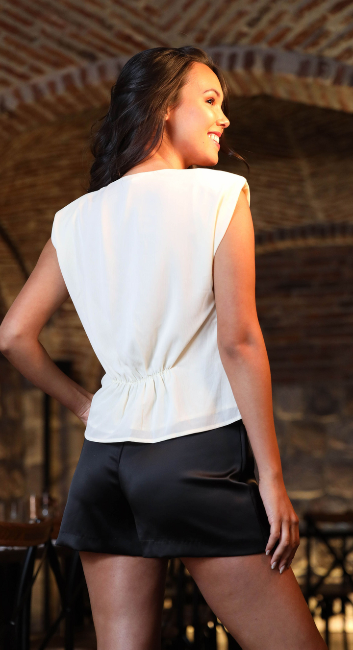 Emma Clara - Blusa escote en V con hombreras Vivianne Blanco