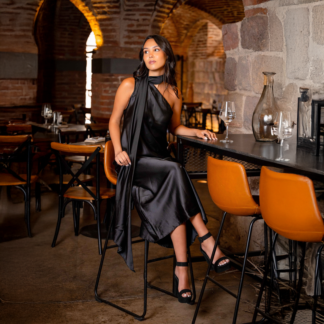 Emma Clara - Vestido Midi Satín Octavia Negro_BLACKEMMA