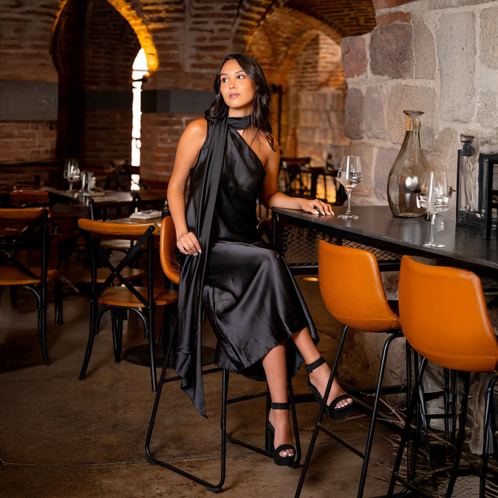Emma Clara - Vestido Midi Satín Octavia Negro_BLACKEMMA