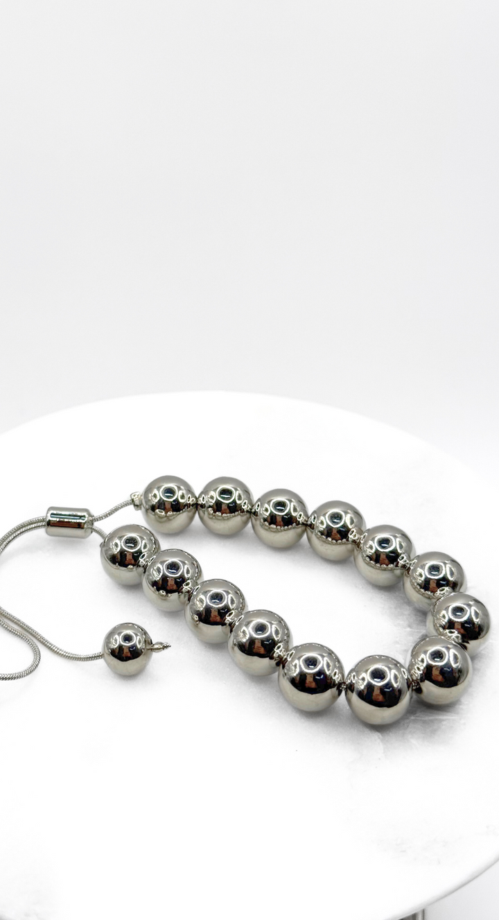 Emma Clara - Pulsera Ajustable Perlas en Fantasía Plateada