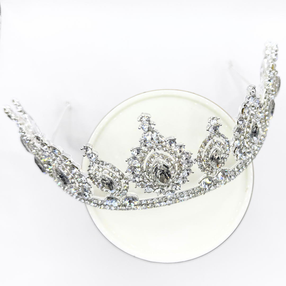 Emma Clara - Corona de Fiesta Diseño Cristales Plateado