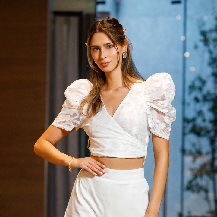 Emma Clara - Top Manga Globo Escote en V Flores Ingrid Blanco