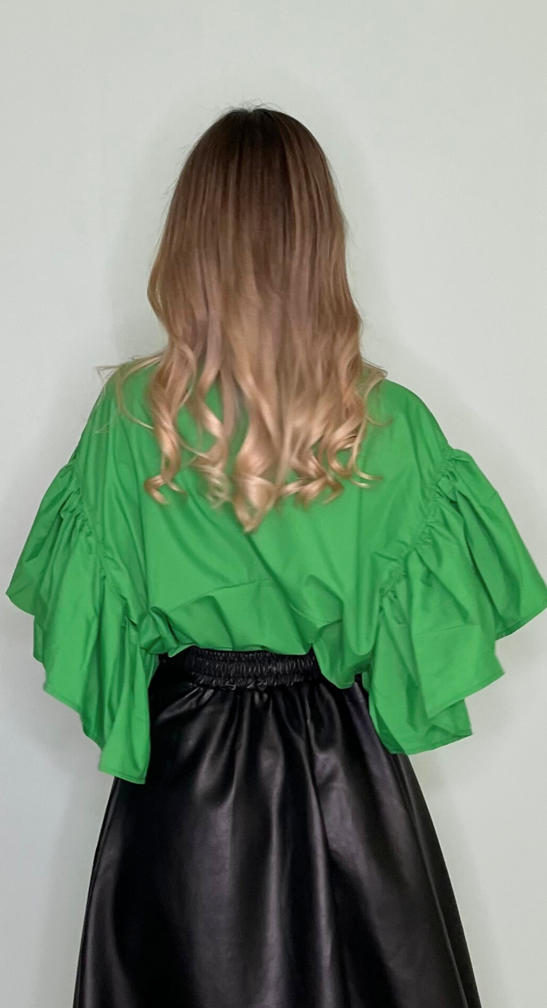 Emma Clara - Blusa Oversize Mangas Acampanadas Verde Esmeralda