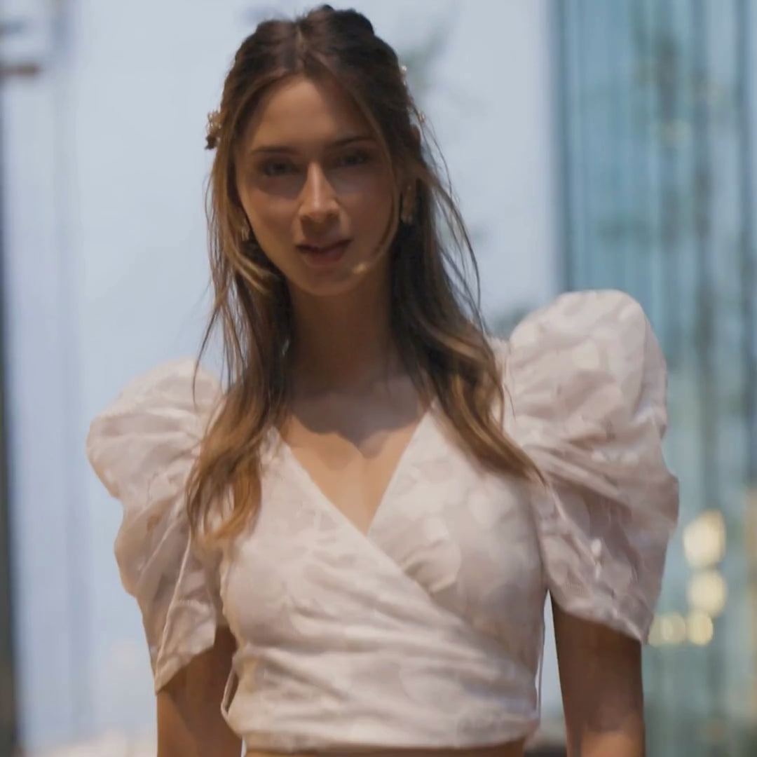 Emma Clara - Top Manga Globo Escote en V Flores Ingrid Blanco