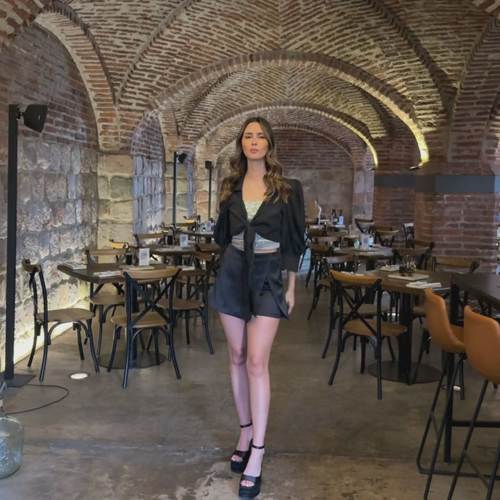 Emma Clara - Blusa de Lazos en Tela Satín Isis Negro