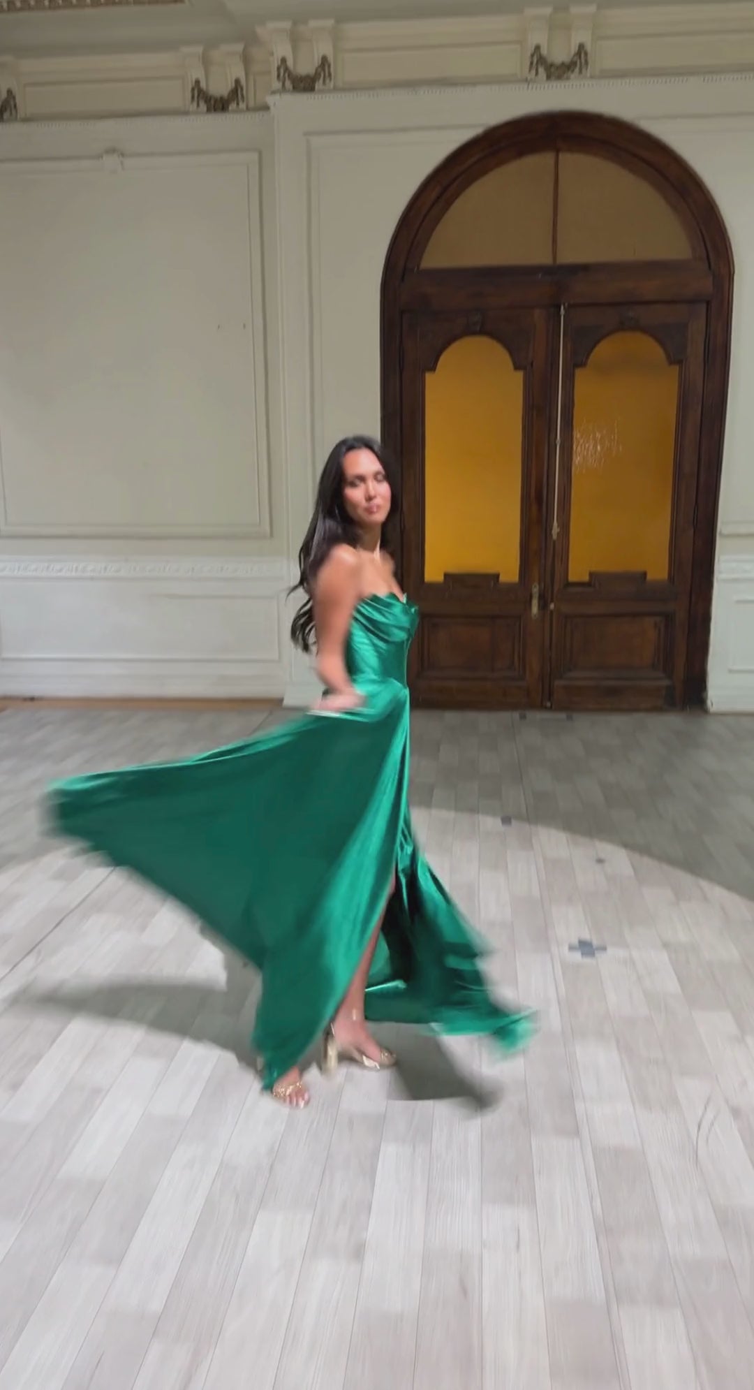 Emma Clara - Vestido de Fiesta tipo A y espalda ajustable tipo corset - Estilo Maite
