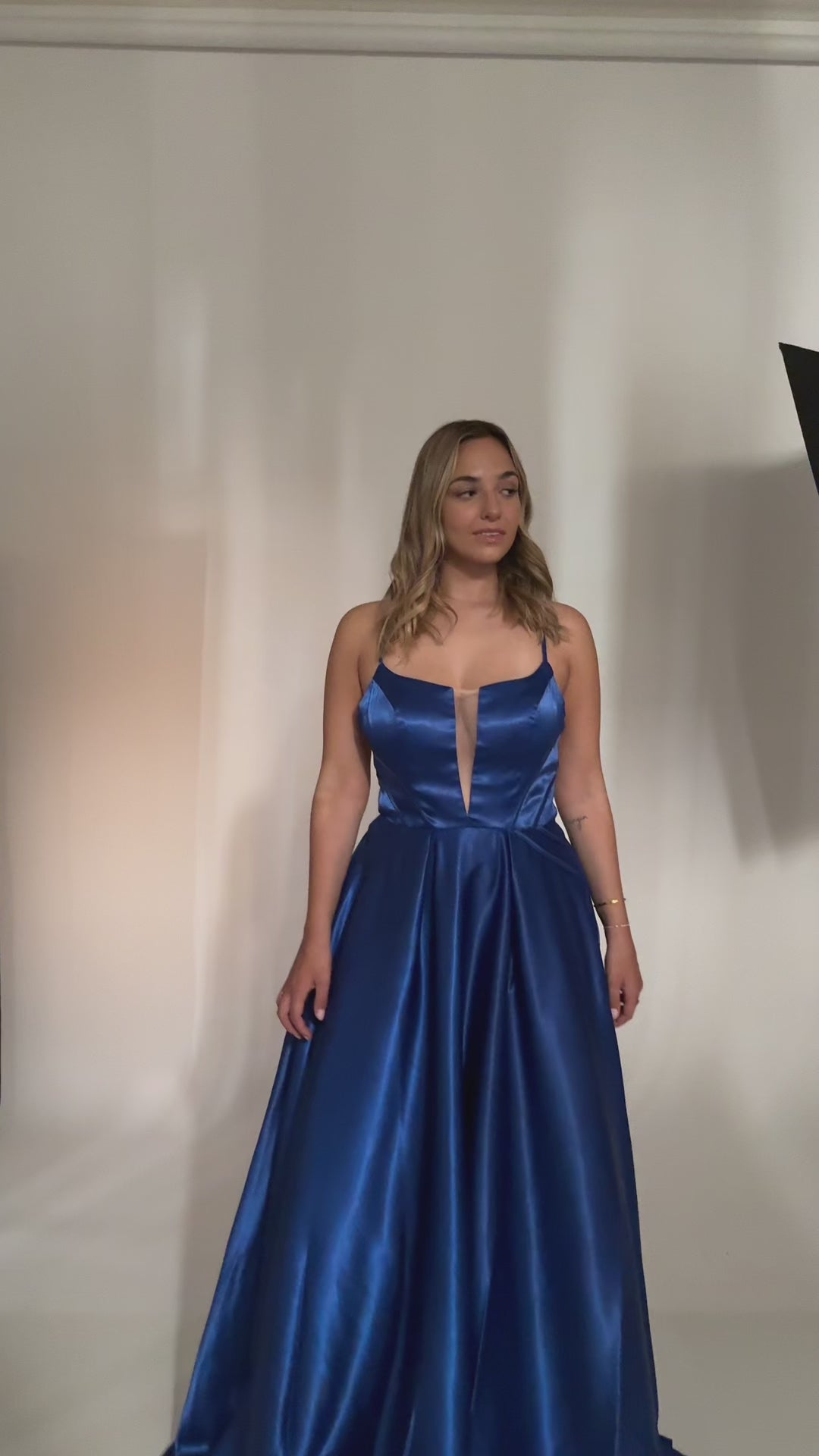 Emma Clara - Vestido estilo princesa Karol Azul Royal