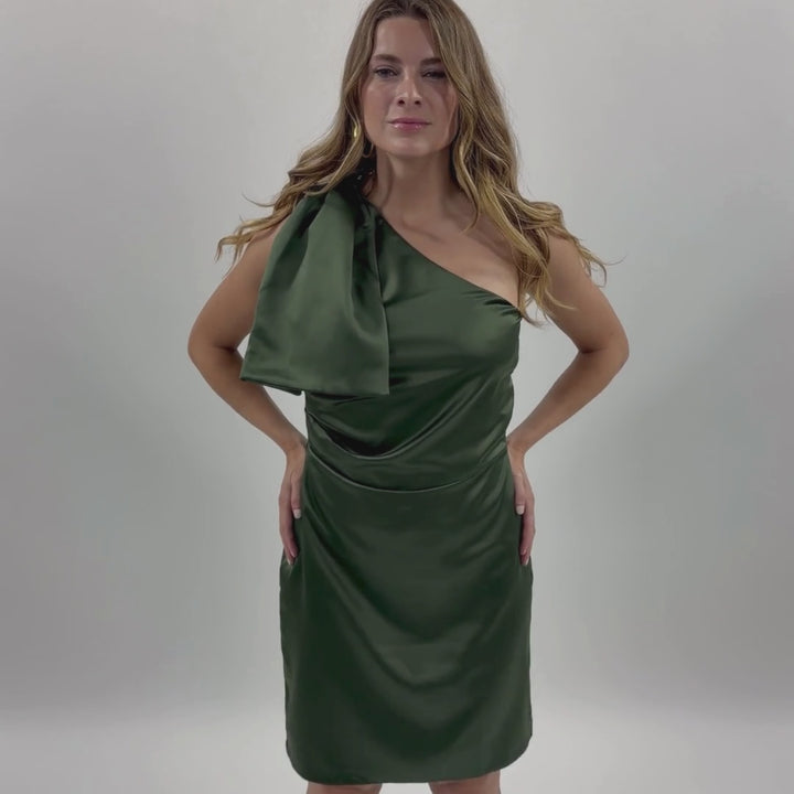 Emma Clara - Vestido de Fiesta Asimétrico Diseño Lazo Lucy Verde Olivo