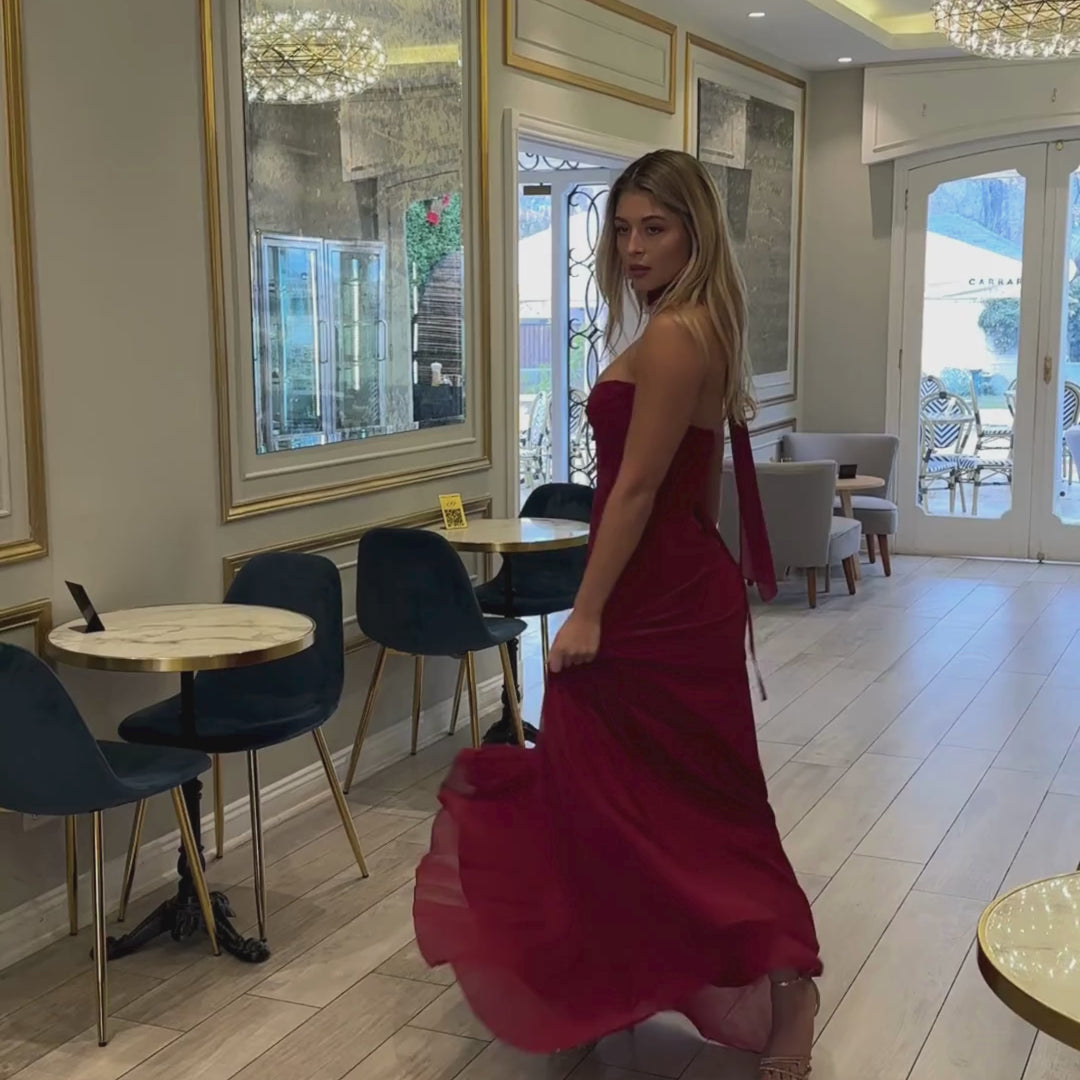 Emma Clara - Vestido Largo Gasa Escote Strapless Pauli Borgoña