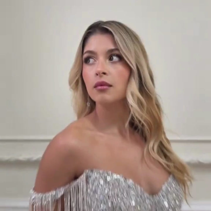 Emma Clara - Vestido Largo Escote Bardot Pedrería Estrella Plateado